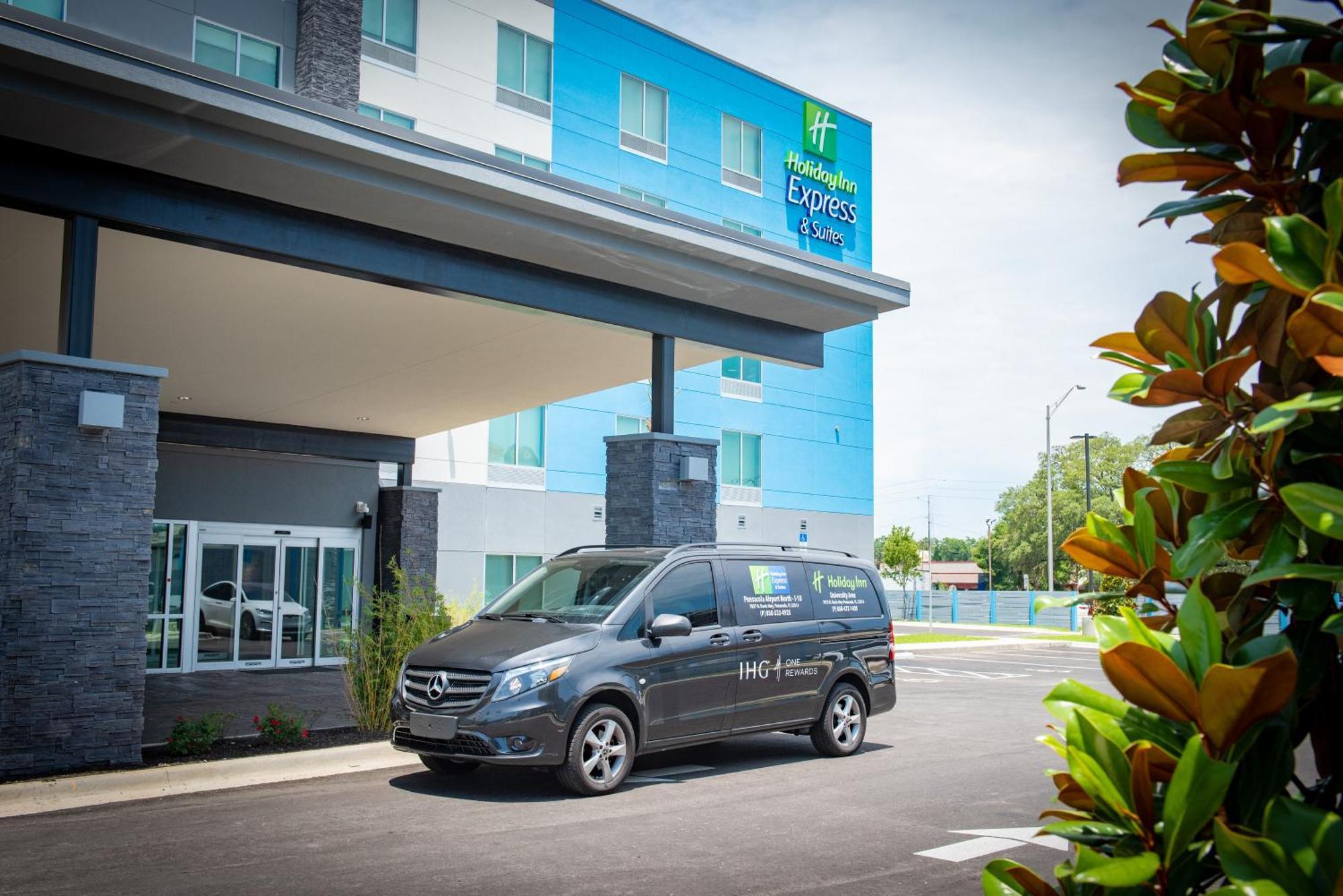 Holiday Inn Express & Suites Pensacola Airport North - I-10 By Ihg Ferry Pass Exterior photo